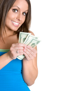 Mujer Contando Dinero | Cómo Ganar Dinero Desde Casa